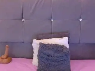 Mia-makleynn  live sex cam