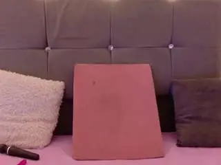 Mia-makleynn  live sex cam