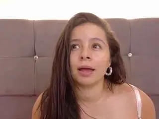 Mia-makleynn  live sex cam
