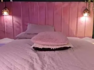 Riley-bensongh  live sex cam