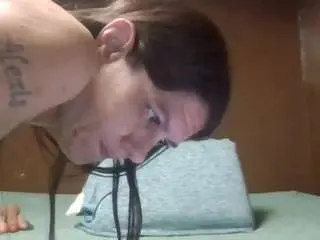 Heavenskyyee  live sex cam