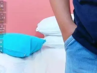 Curvybuffgirllll  live sex cam