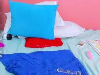 Curvybuffgirllll  live sex cam