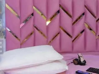 Curvybuffgirllll  live sex cam