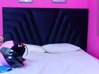 Curvybuffgirllll  live sex cam