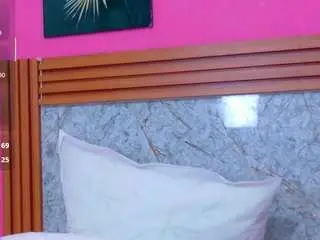 Curvybuffgirllll  live sex cam