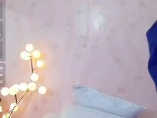 Curvybuffgirllll  live sex cam