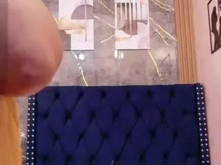 Curvybuffgirllll  live sex cam