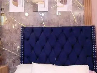 Curvybuffgirllll  live sex cam