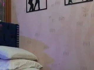 Curvybuffgirllll  live sex cam