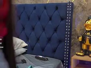 Curvybuffgirllll  live sex cam