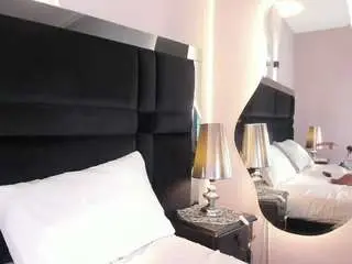 Carolinelee  live sex cam