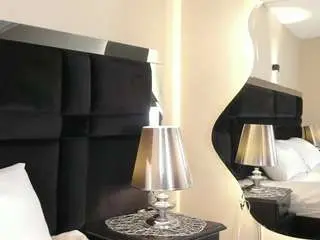 Carolinelee  live sex cam