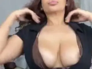 Lightskinchick12  live sex cam