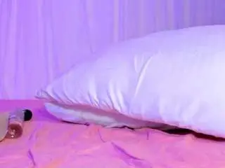 Moll1e  live sex cam