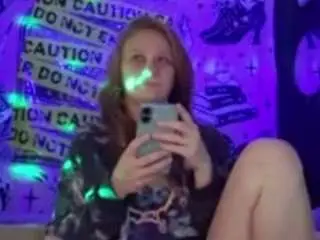 Whosplayingwithfire  live sex cam