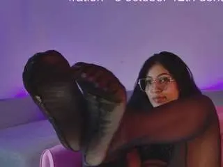 Kittymyers01  live sex cam