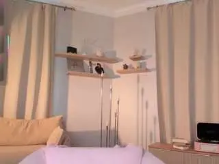 Loralifelover  live sex cam
