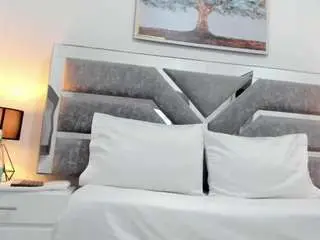 Slut-milf  live sex cam