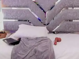 Slut-milf  live sex cam