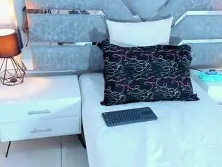 Slut-milf  live sex cam