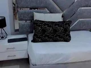 Slut-milf  live sex cam