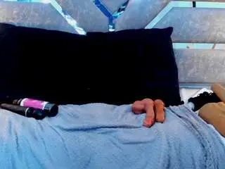 Slut-milf  live sex cam
