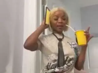 Tastethepeach  live sex cam