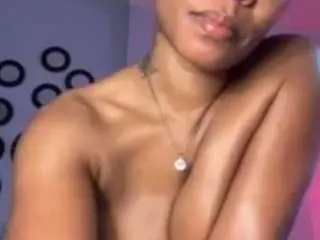 Tastethepeach  live sex cam