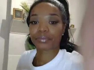 Tastethepeach  live sex cam