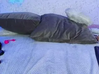 Chloe-brm  live sex cam