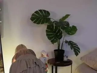Kitsuwaifu  live sex cam
