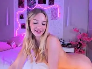 Elara-vee  live sex cam