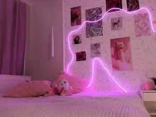 Elara-vee  live sex cam