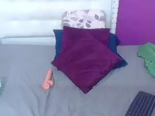 Hugeass-destroyer  live sex cam