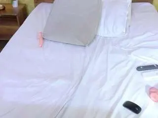 Hugeass-destroyer  live sex cam