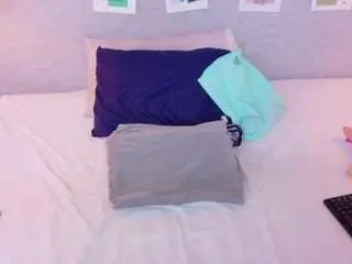 Hugeass-destroyer  live sex cam