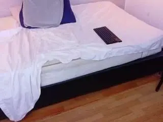 Hugeass-destroyer  live sex cam