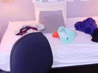 Hugeass-destroyer  live sex cam