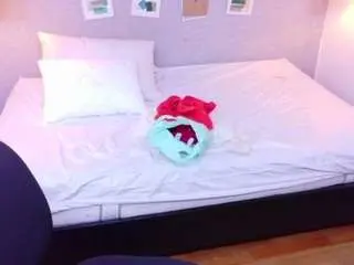 Hugeass-destroyer  live sex cam