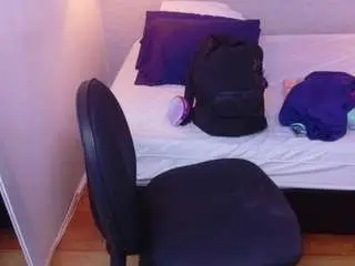 Hugeass-destroyer  live sex cam