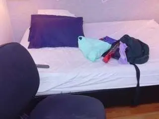 Hugeass-destroyer  live sex cam