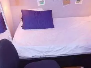 Hugeass-destroyer  live sex cam