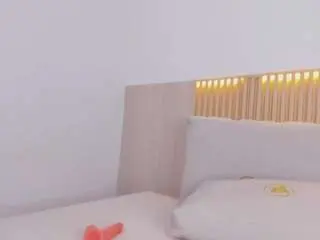 Selena-holt  live sex cam