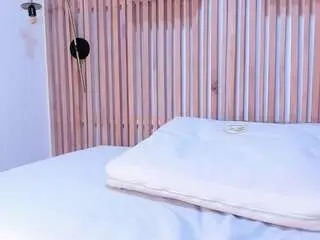 Selena-holt  live sex cam