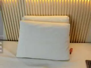 Selena-holt  live sex cam