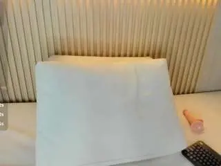Selena-holt  live sex cam