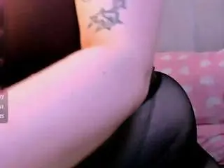 Tinawalked  live sex cam
