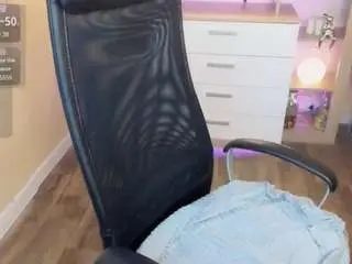 Tinawalked  live sex cam