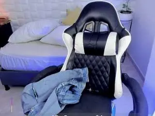 Antonella-lovee  live sex cam